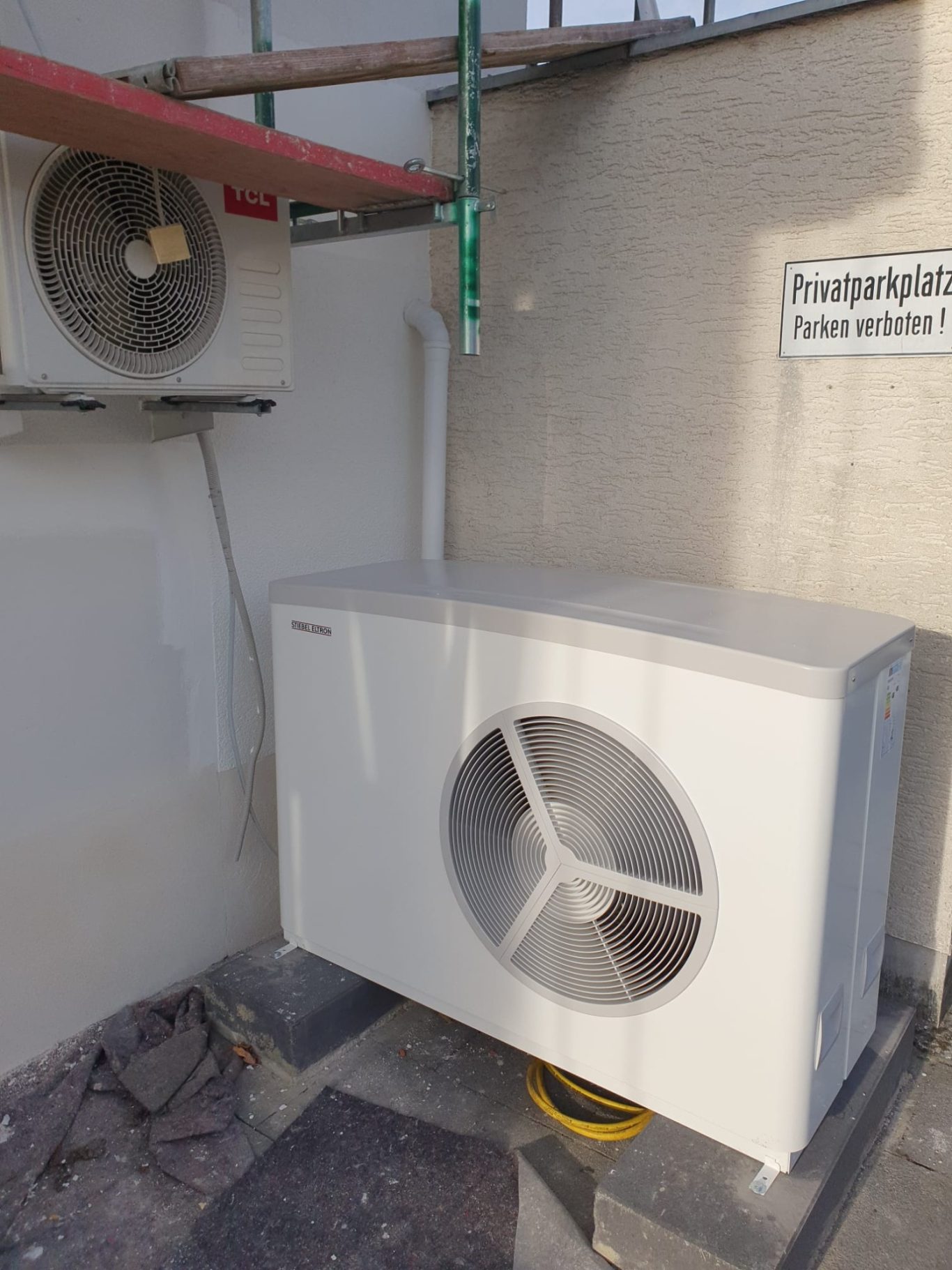 Einbau Außengerät Firma Düster