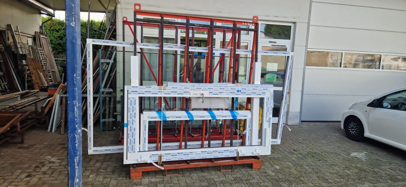 Erneuerung der Schaufensteranlage mit Isolierverglasung