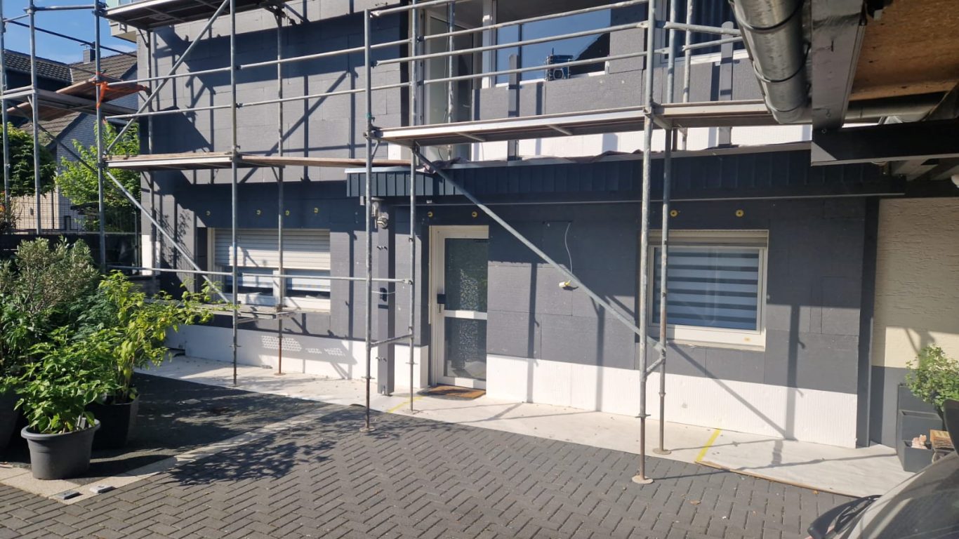 Dämmung und Sockel Untergeschoss